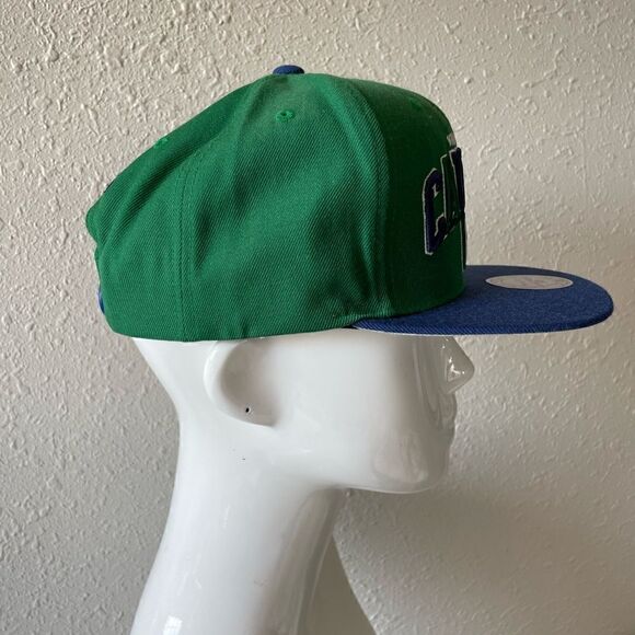 NWT Mitchell & Ness Vintage Hockey Vancouver Canucks Adjustable Flat Bill Cap - Picture 4 of 9